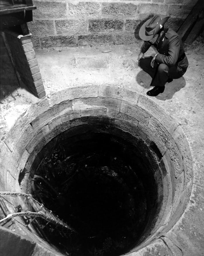 Victoria Barracks shaft_bmp.jpg